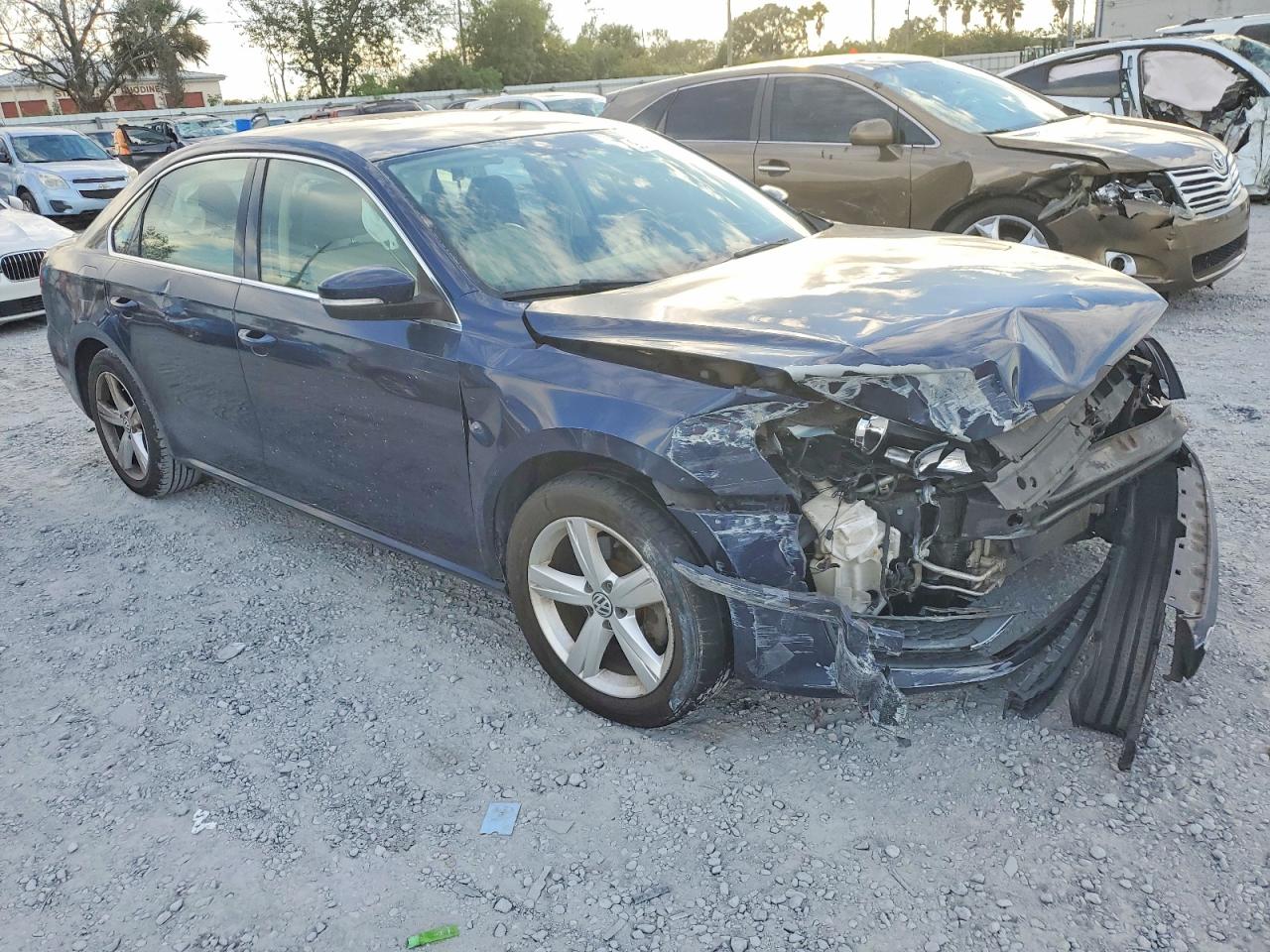 2014 VOLKSWAGEN PASSAT SE photo 4