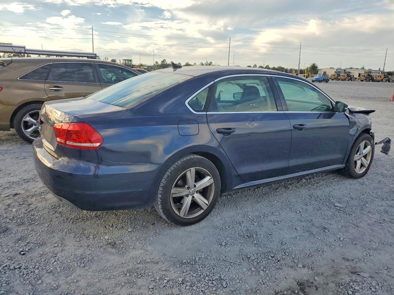 2014 VOLKSWAGEN PASSAT SE photo 3