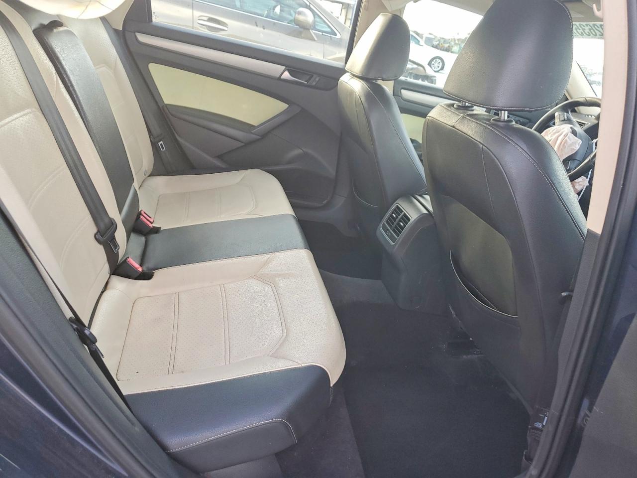 2014 VOLKSWAGEN PASSAT SE photo 10