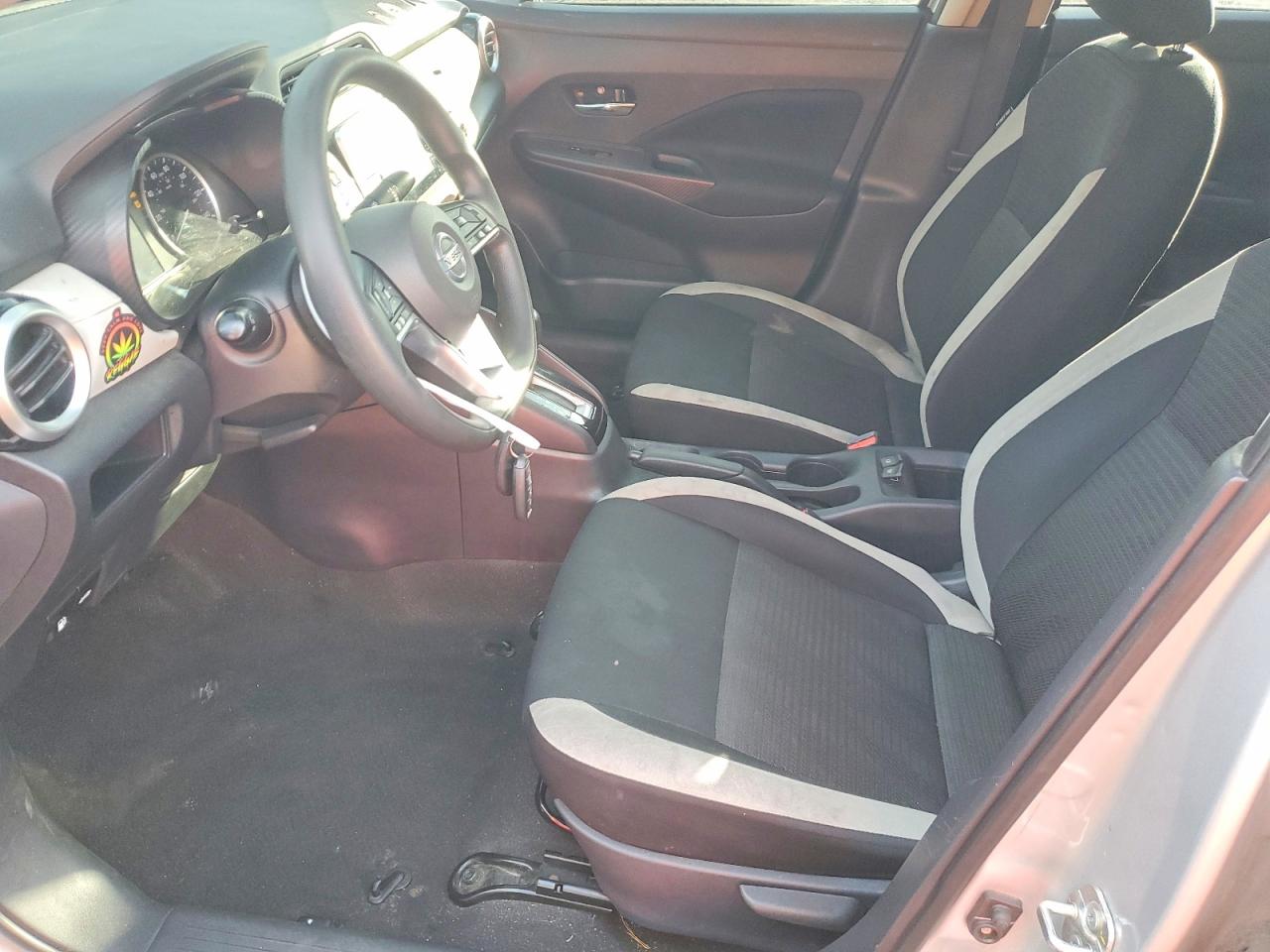2021 NISSAN VERSA SV photo 7