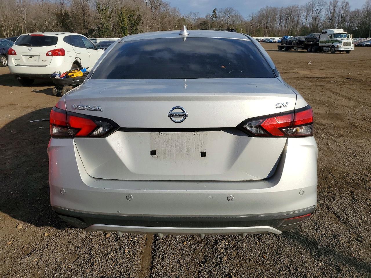 2021 NISSAN VERSA SV photo 6