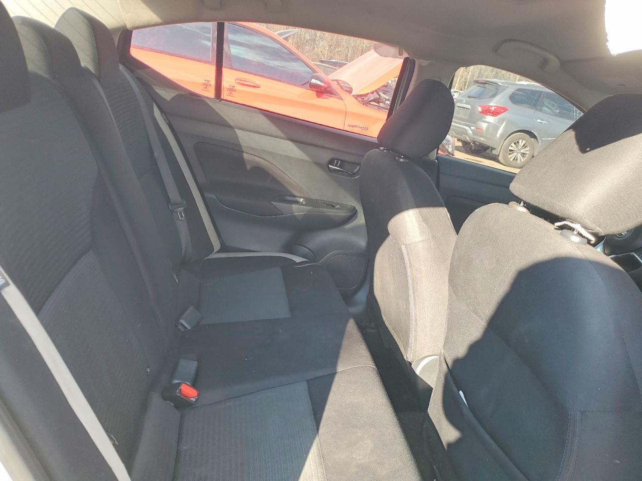 2021 NISSAN VERSA SV photo 10