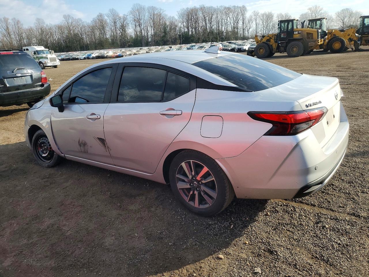 2021 NISSAN VERSA SV photo 2
