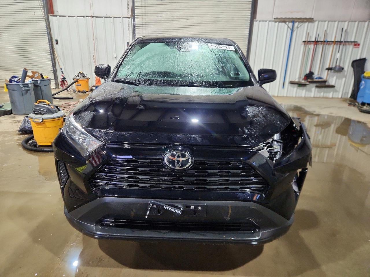 2022 TOYOTA RAV4 LE photo 5