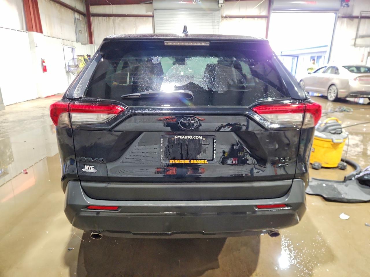 2022 TOYOTA RAV4 LE photo 6