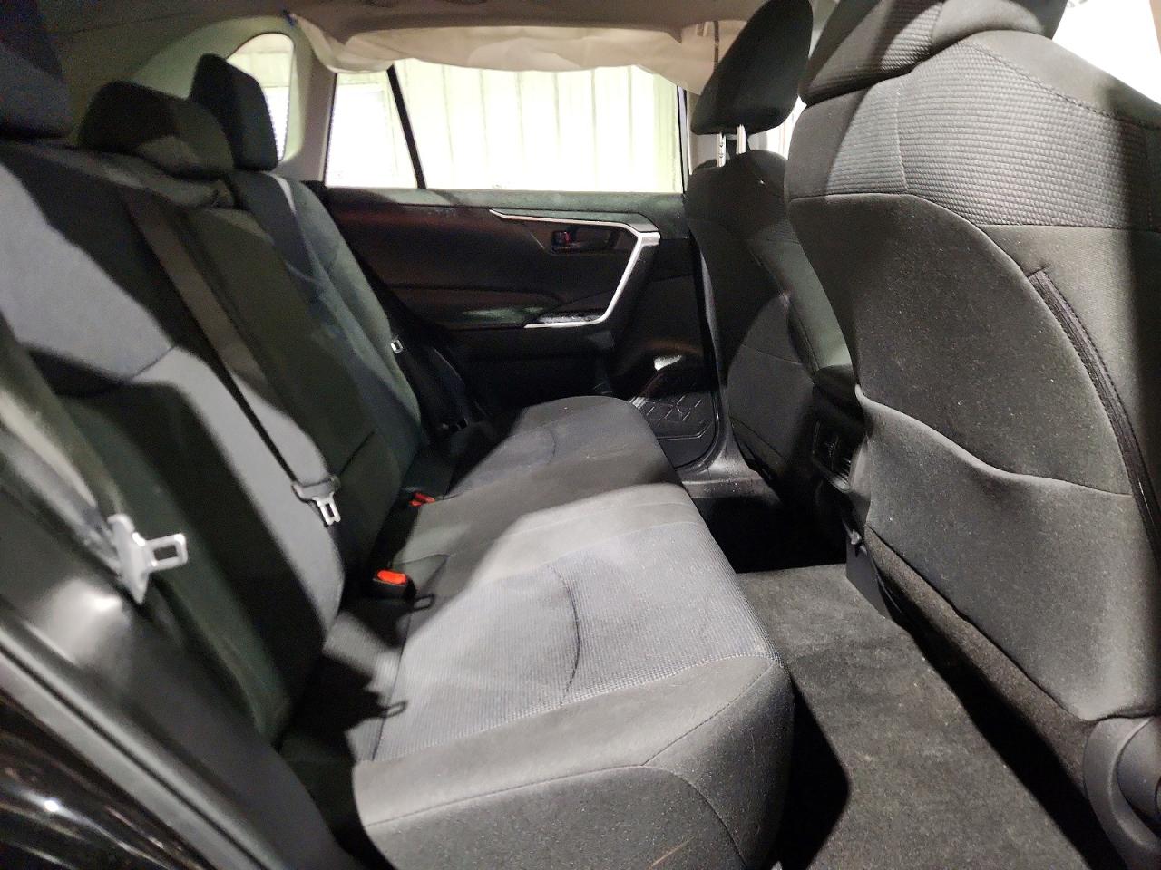 2022 TOYOTA RAV4 LE photo 11