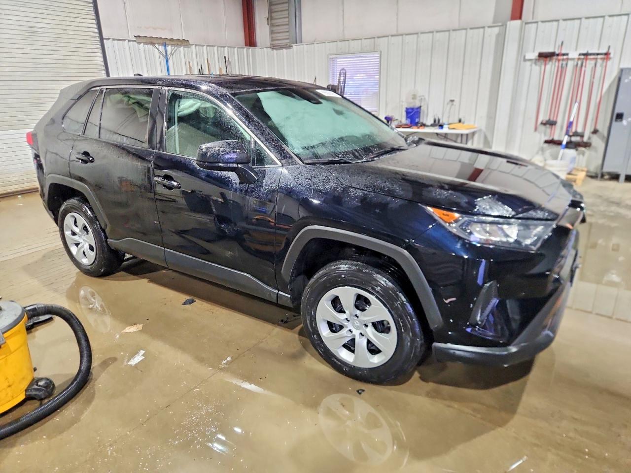 2022 TOYOTA RAV4 LE photo 4