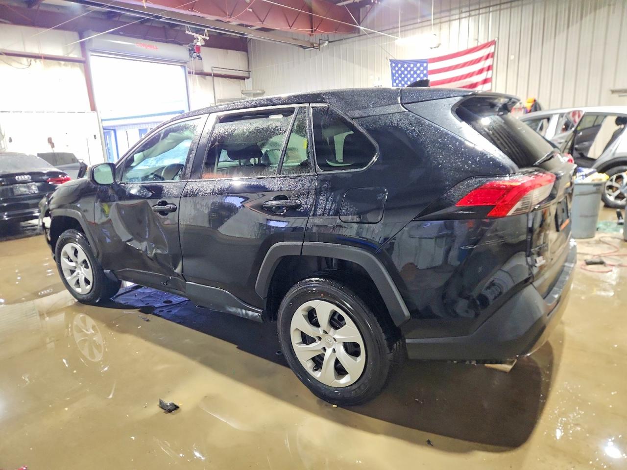 2022 TOYOTA RAV4 LE photo 2