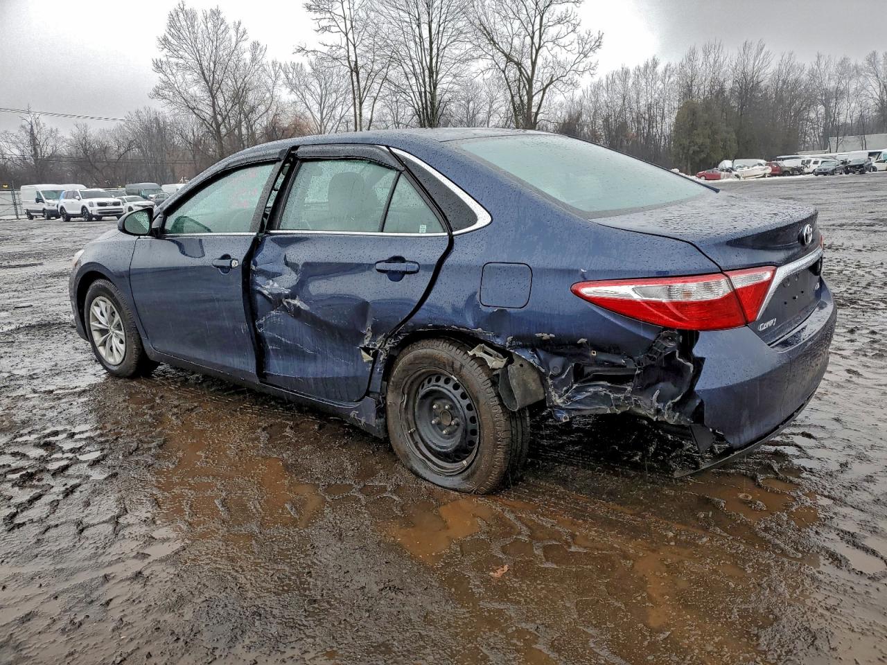 2017 TOYOTA CAMRY LE photo 2