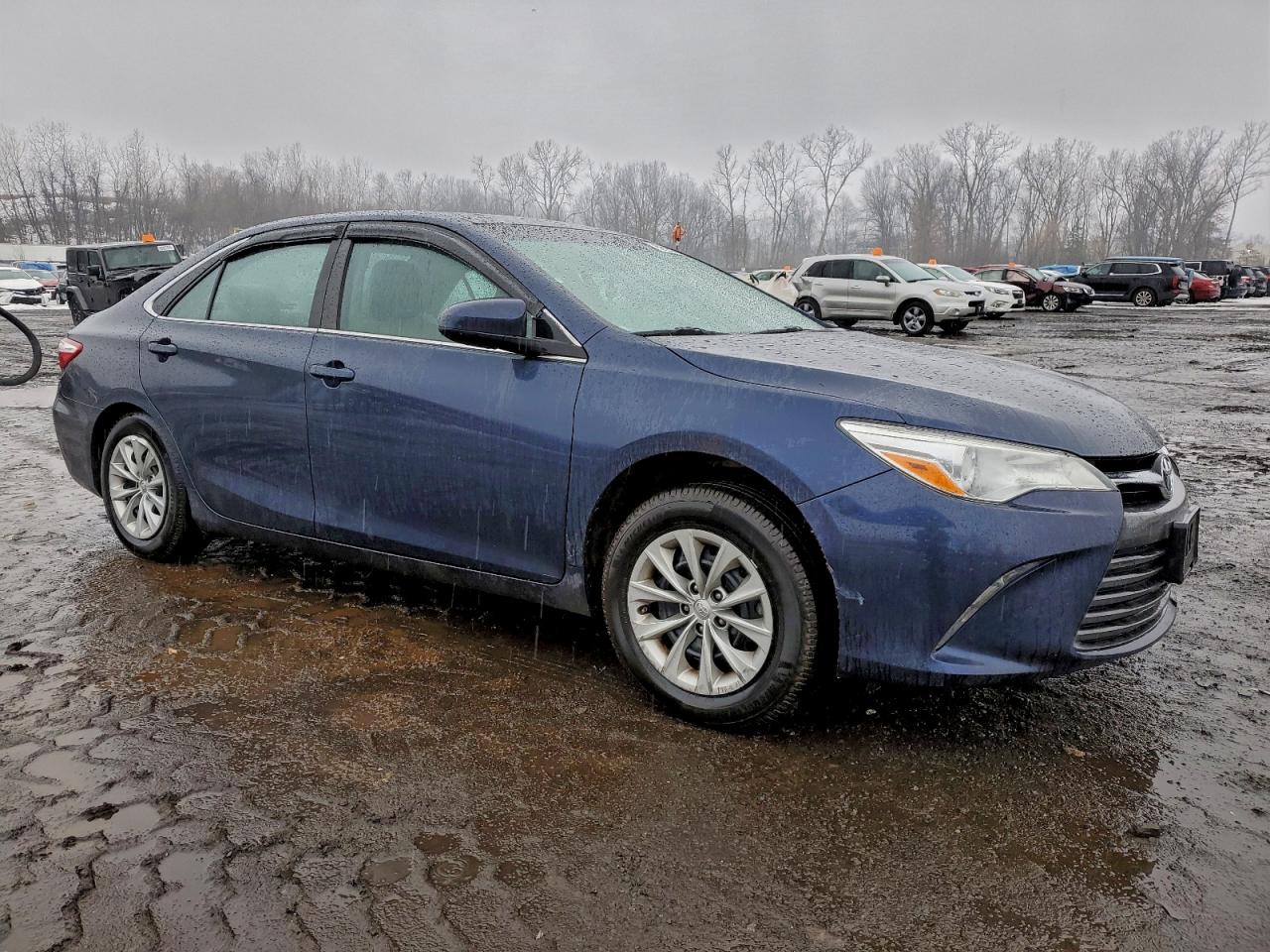 2017 TOYOTA CAMRY LE photo 4