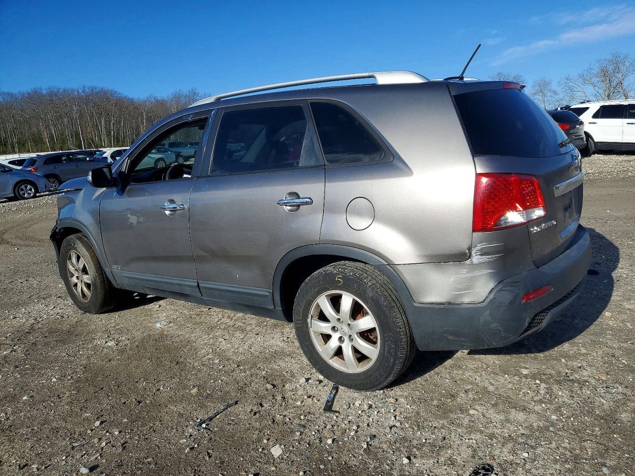 2012 KIA SORENTO BASE photo 2