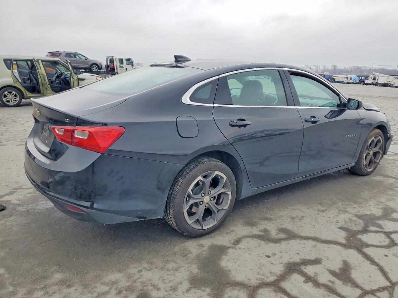 2023 CHEVROLET MALIBU LT photo 3