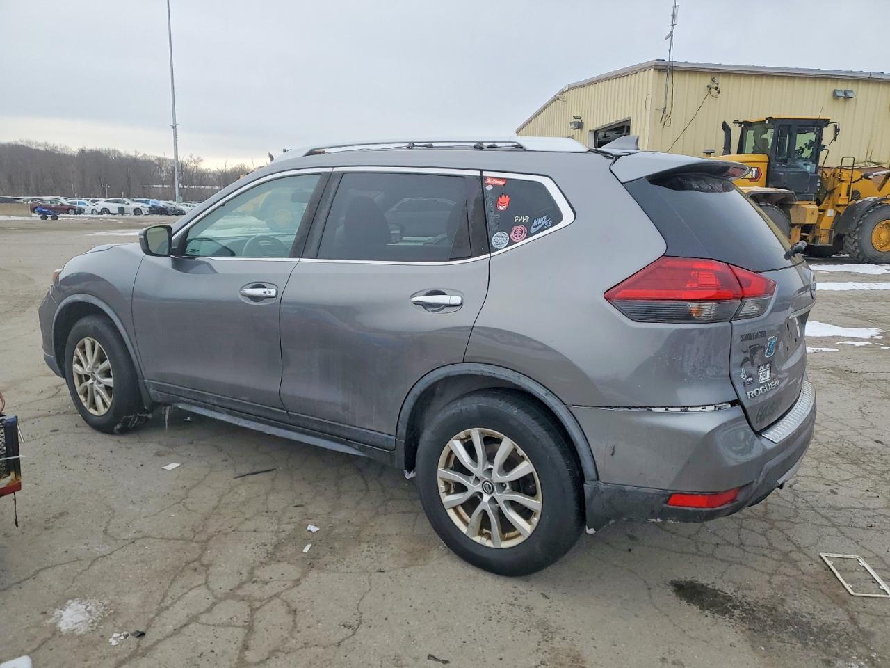 2018 NISSAN ROGUE S photo 2