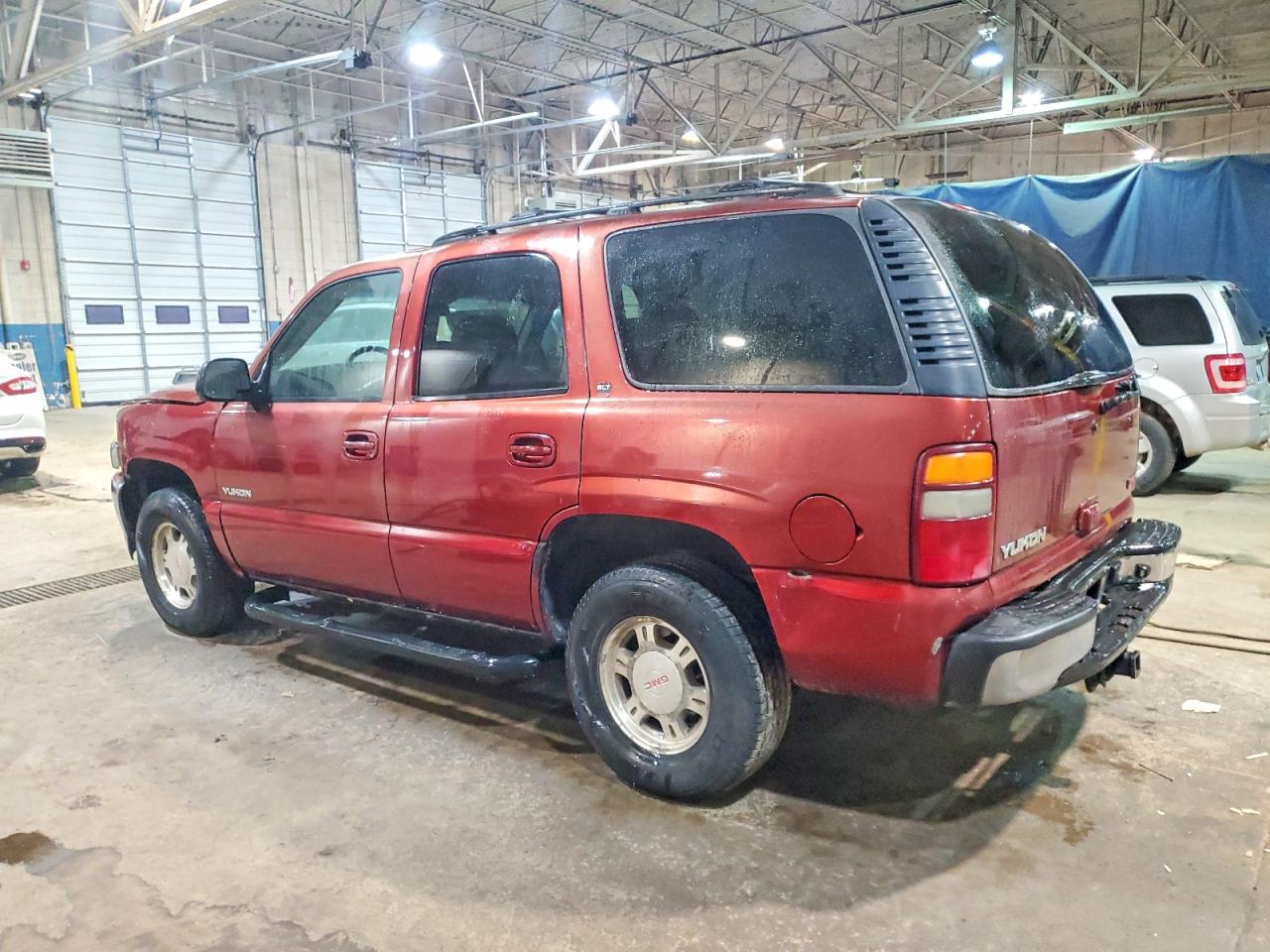 2002 GMC YUKON photo 2