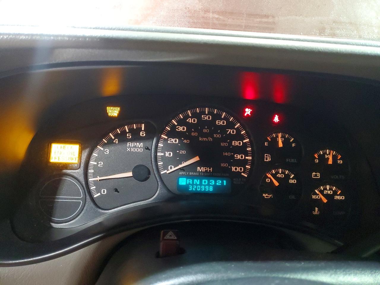 2002 GMC YUKON photo 9