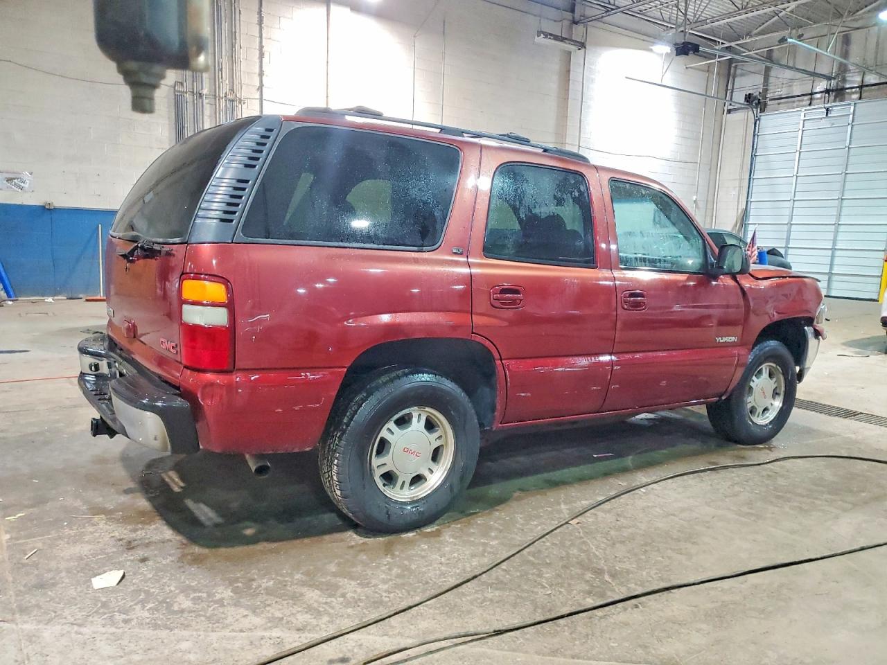 2002 GMC YUKON photo 3