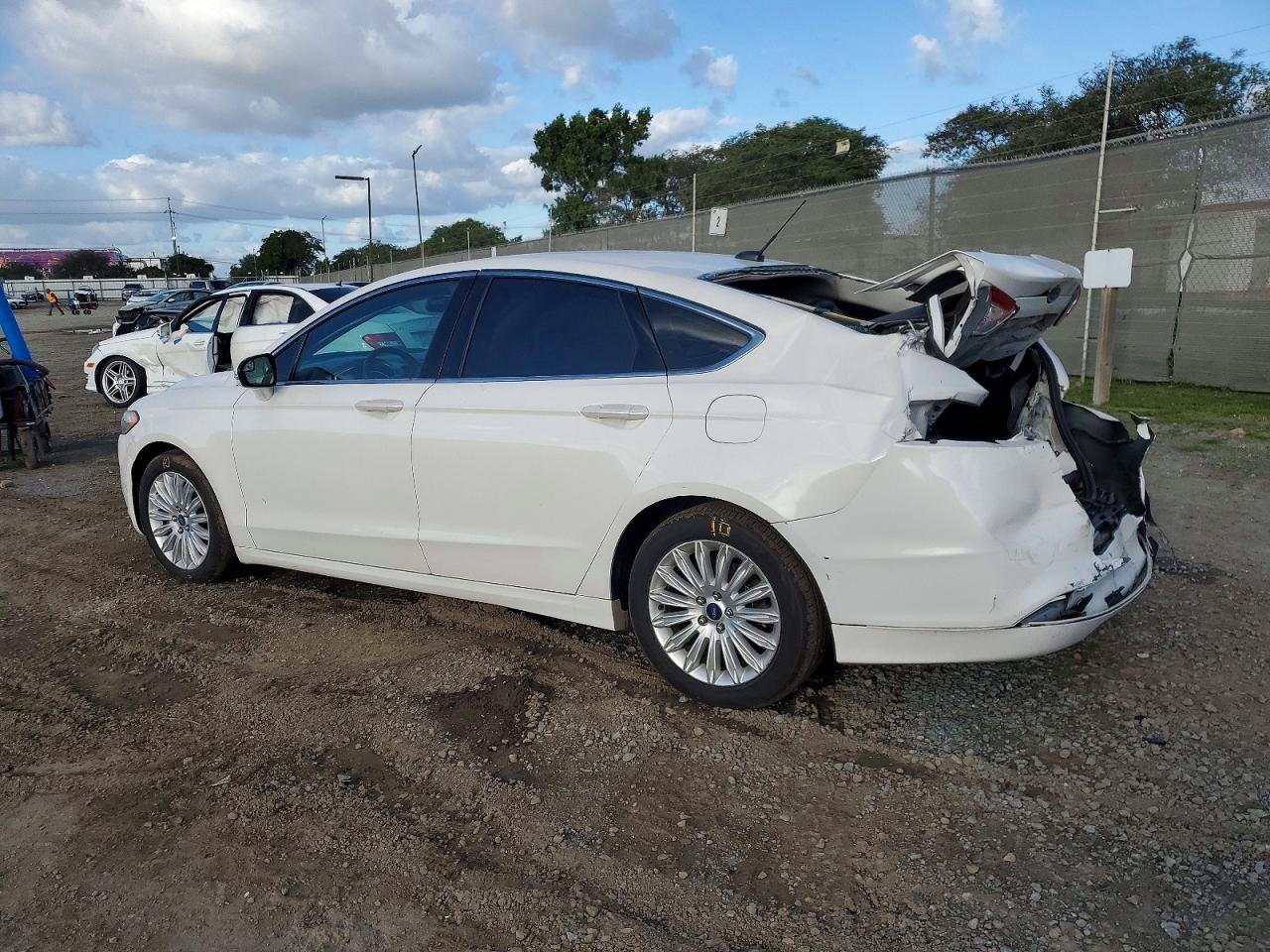 2013 FORD FUSION SE HYBRID photo 2