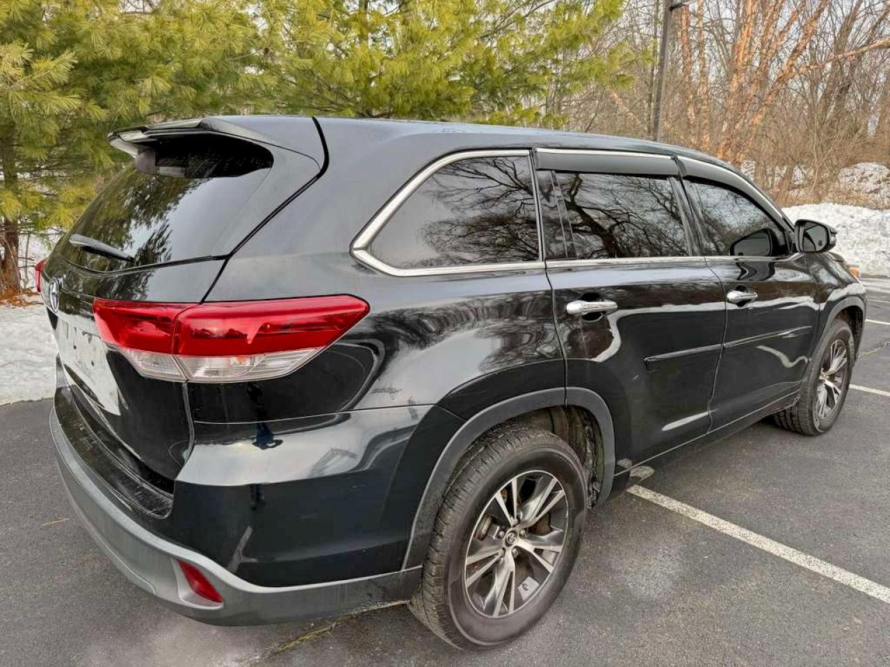2017 TOYOTA HIGHLANDER LE photo 3