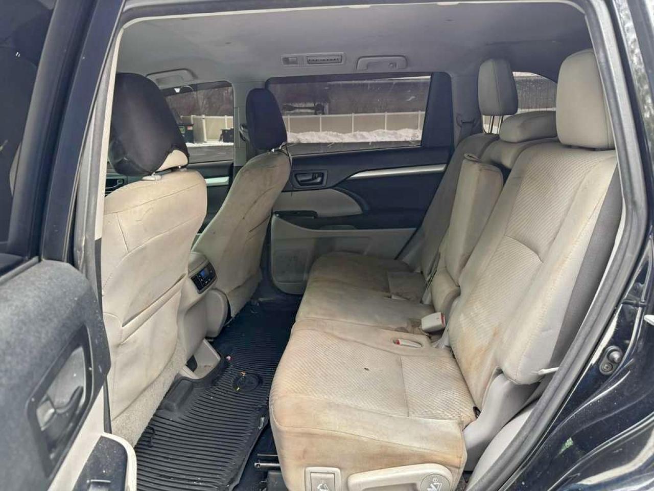 2017 TOYOTA HIGHLANDER LE photo 8