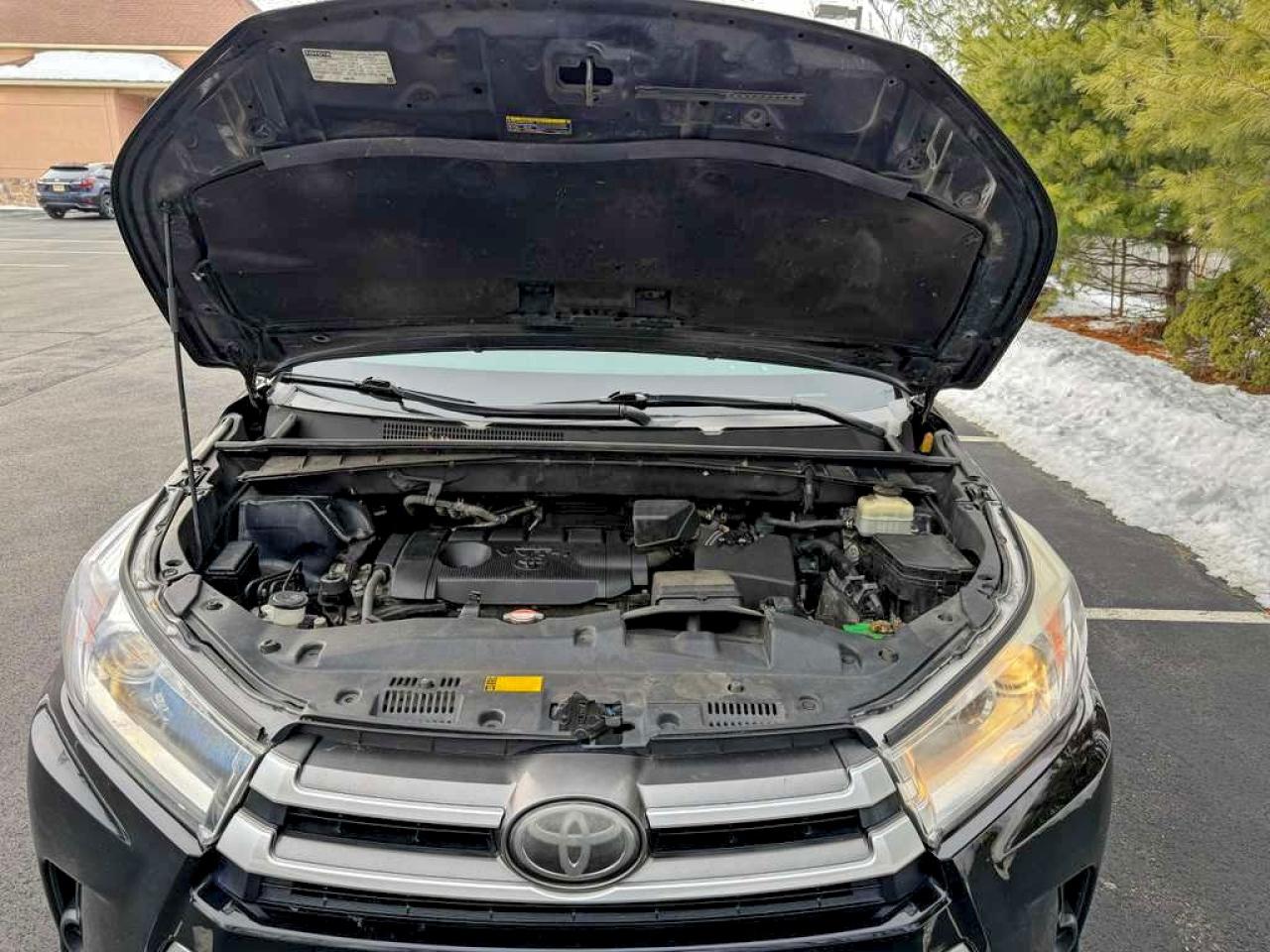 2017 TOYOTA HIGHLANDER LE photo 11