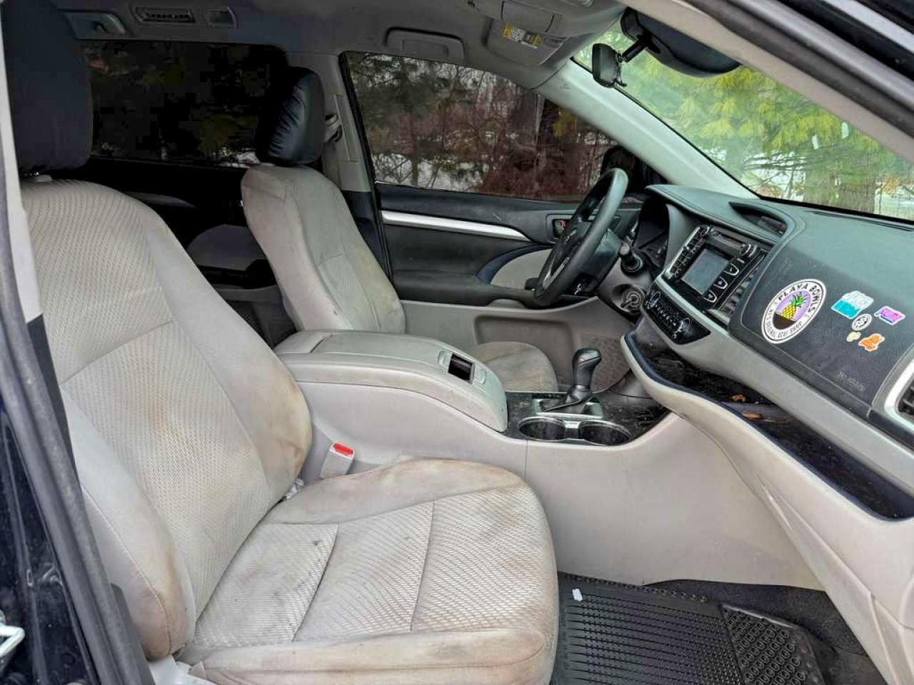2017 TOYOTA HIGHLANDER LE photo 7