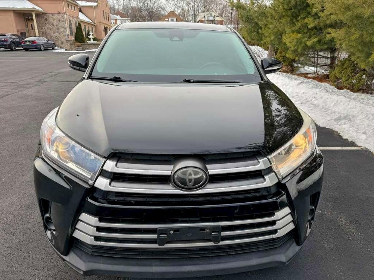 2017 TOYOTA HIGHLANDER LE photo 5