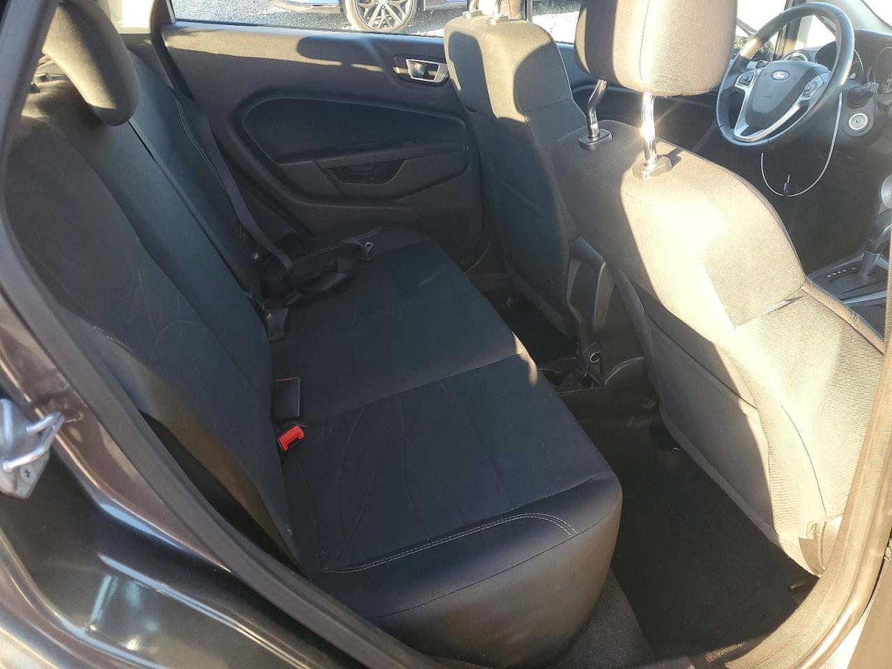 2016 FORD FIESTA SE photo 10