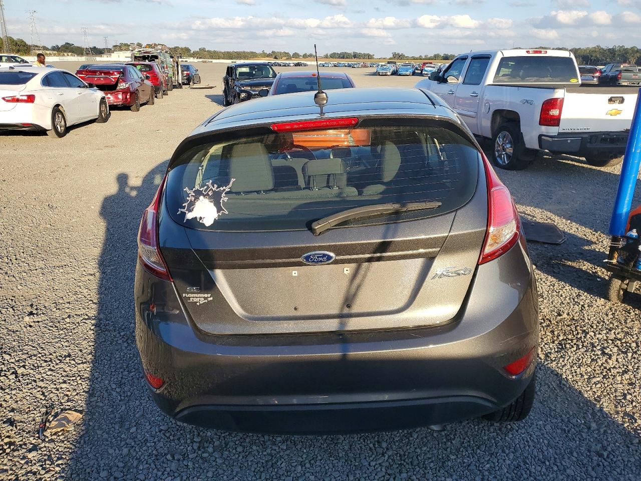 2016 FORD FIESTA SE photo 6
