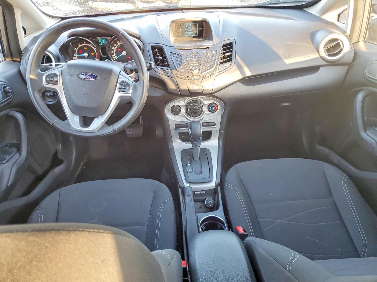 2016 FORD FIESTA SE photo 8