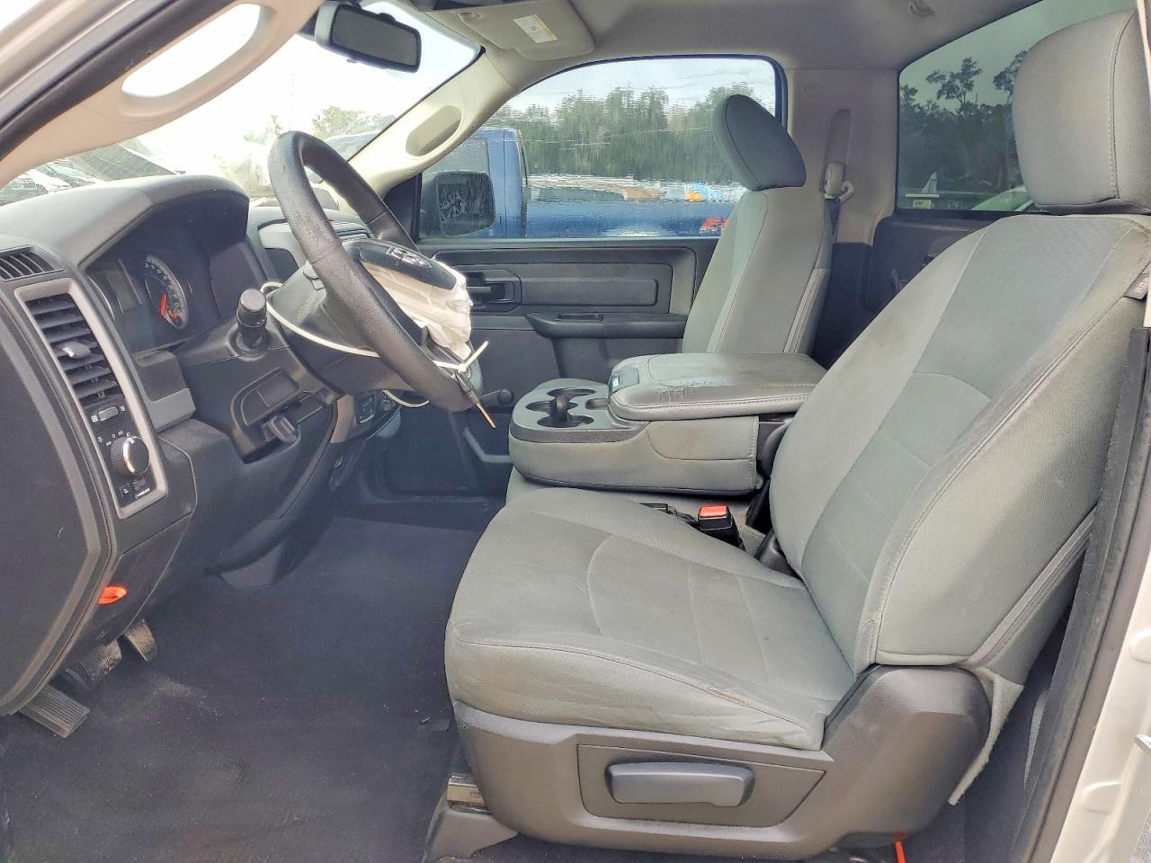 2016 RAM 1500 ST photo 7