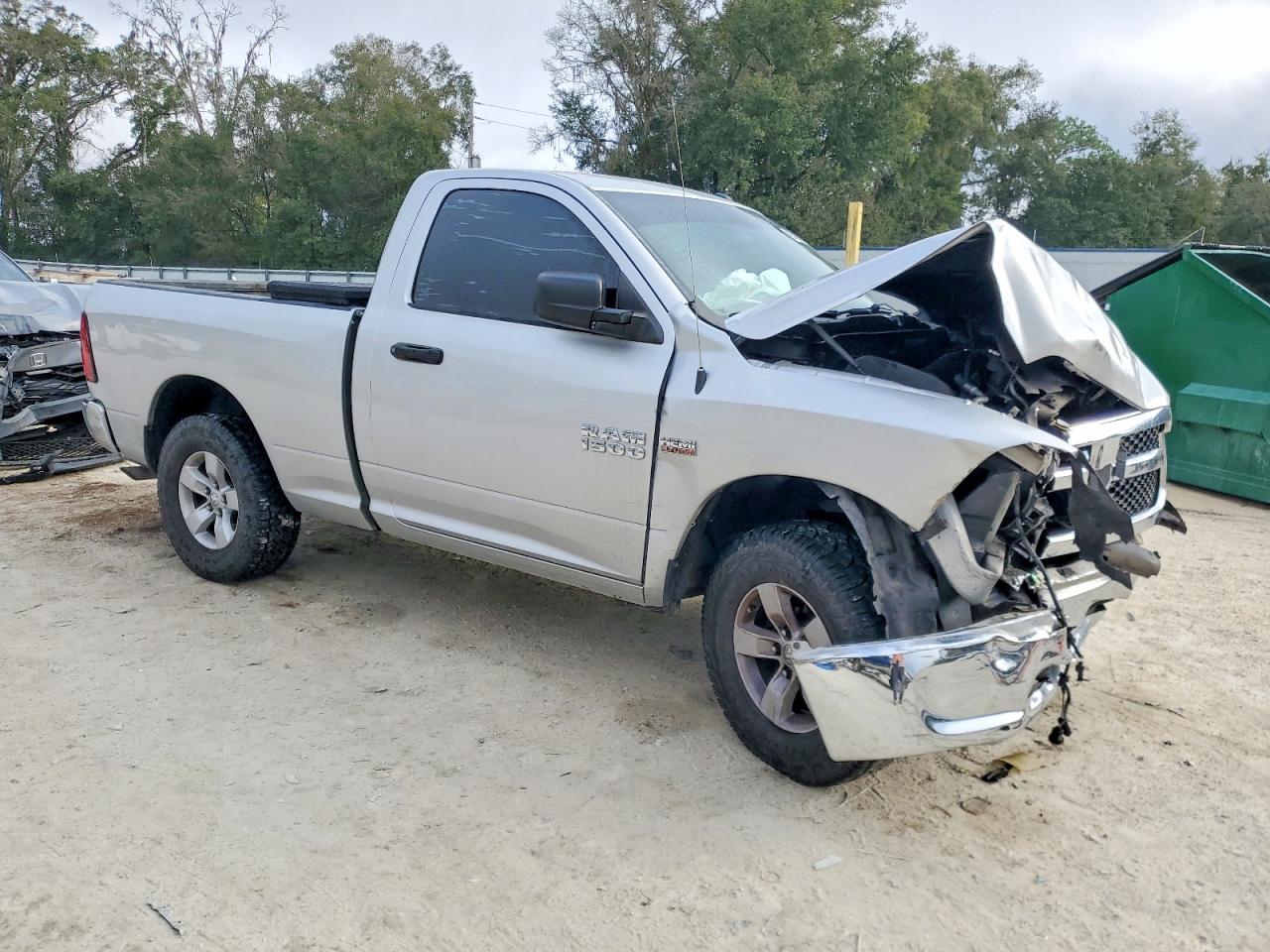 2016 RAM 1500 ST photo 4