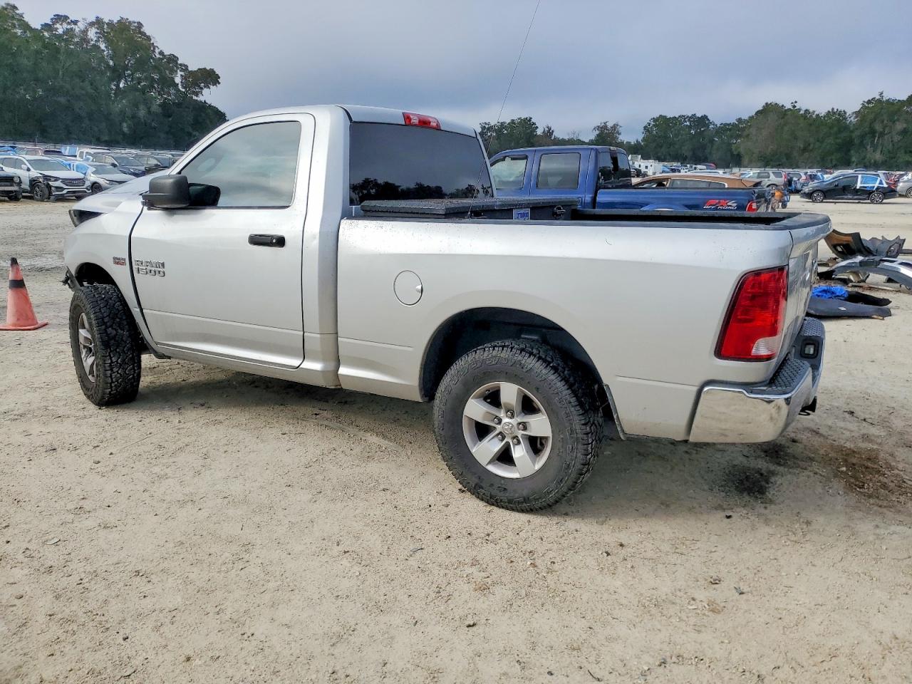 2016 RAM 1500 ST photo 2