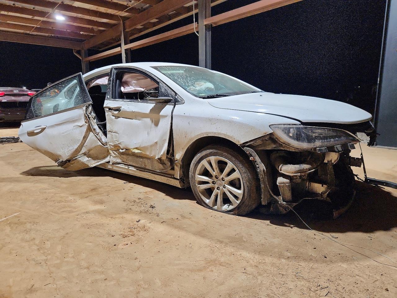 2015 CHRYSLER 200 LIMITED photo 4