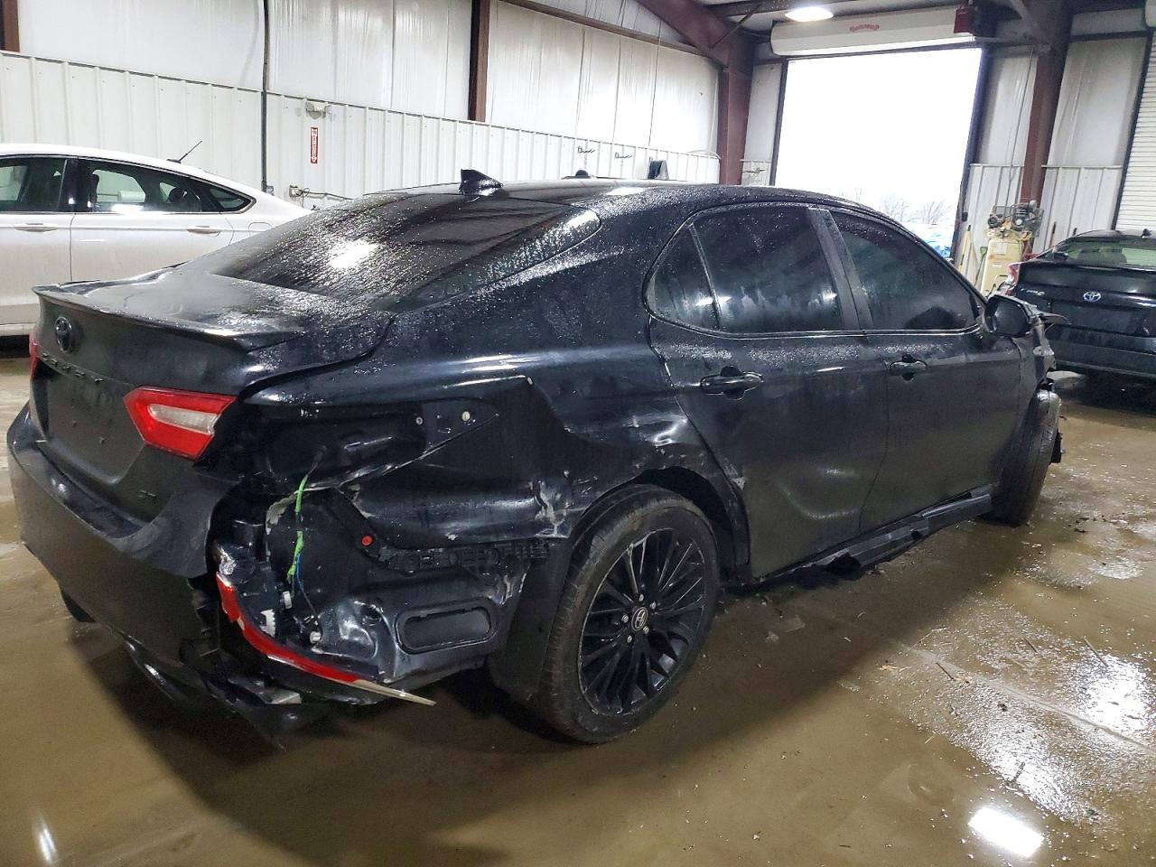 2019 TOYOTA CAMRY L photo 3