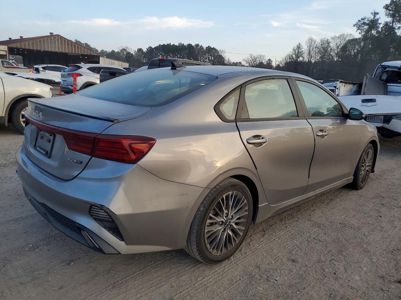 2023 KIA FORTE photo 3