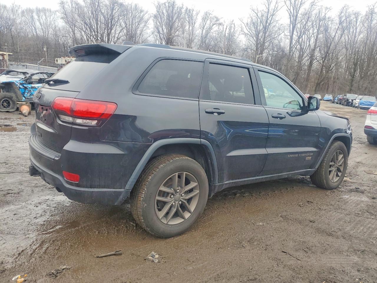 2016 JEEP GRAND CHEROKEE LAREDO photo 3