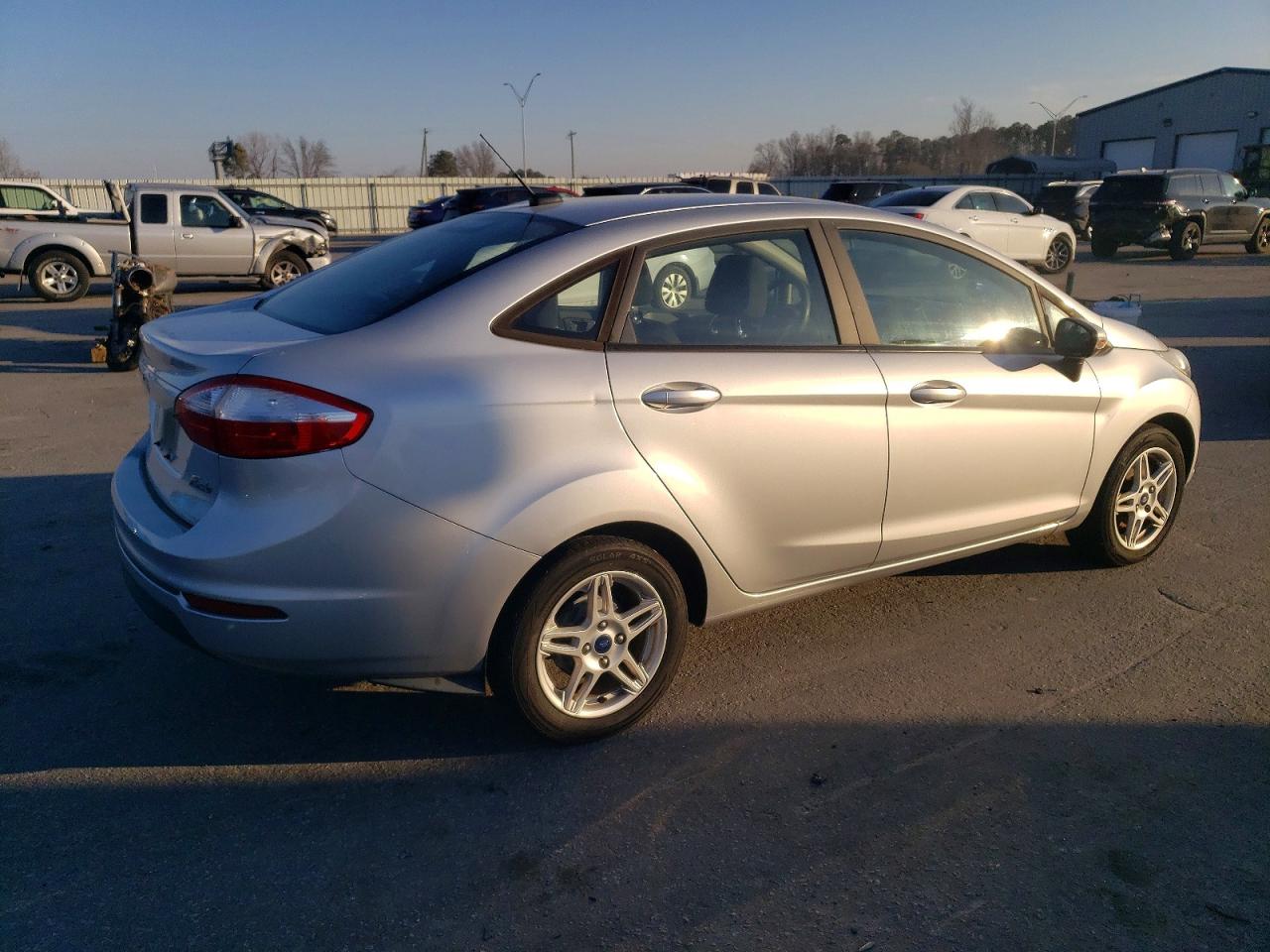 2018 FORD FIESTA SE photo 3
