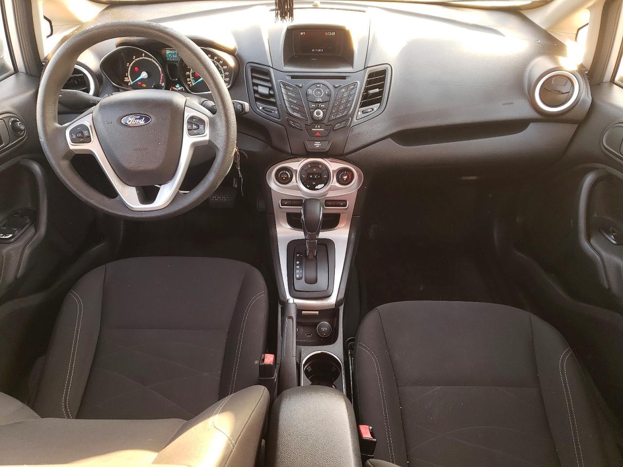 2018 FORD FIESTA SE photo 8