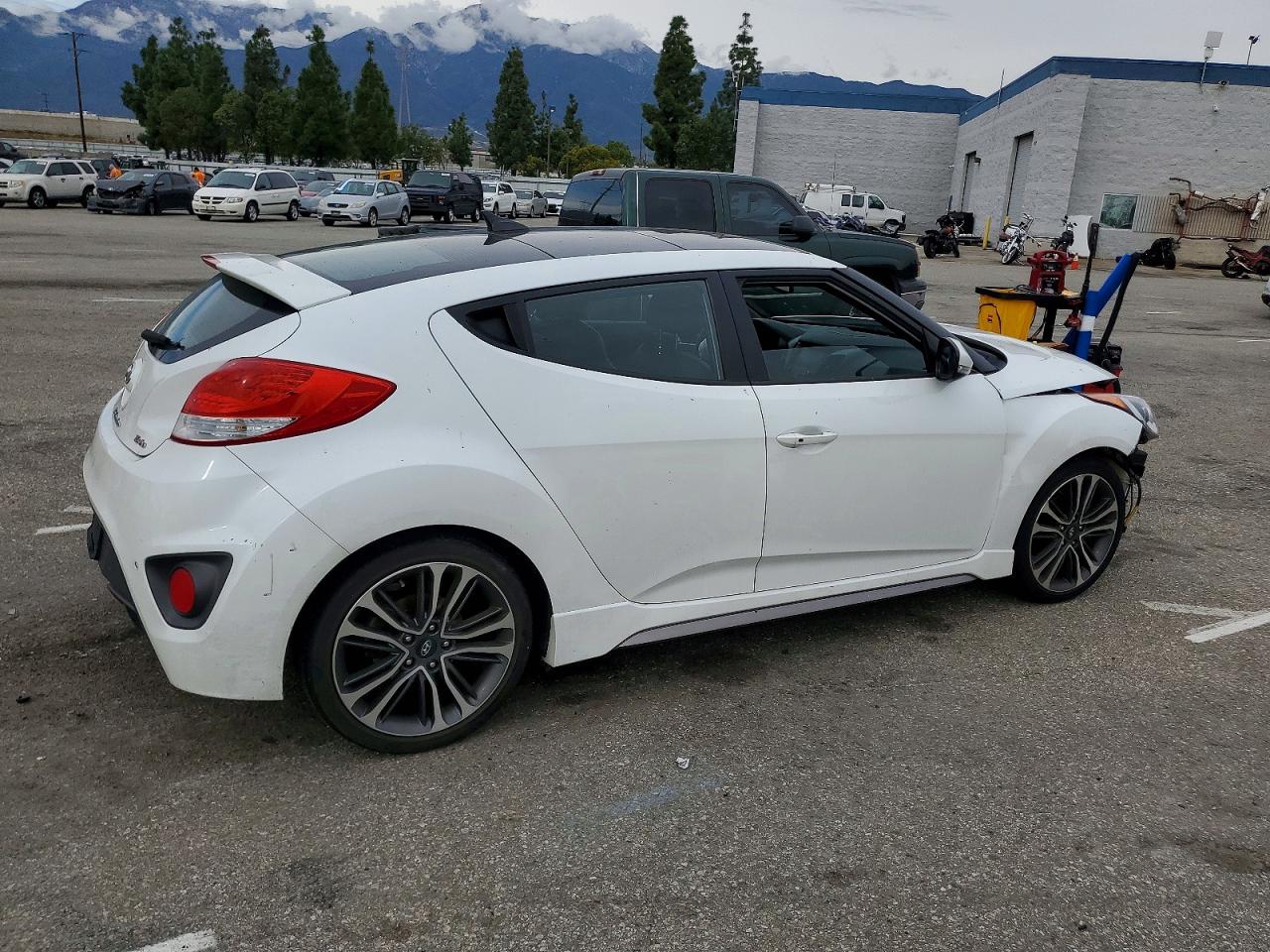 2016 HYUNDAI VELOSTER TURBO photo 3