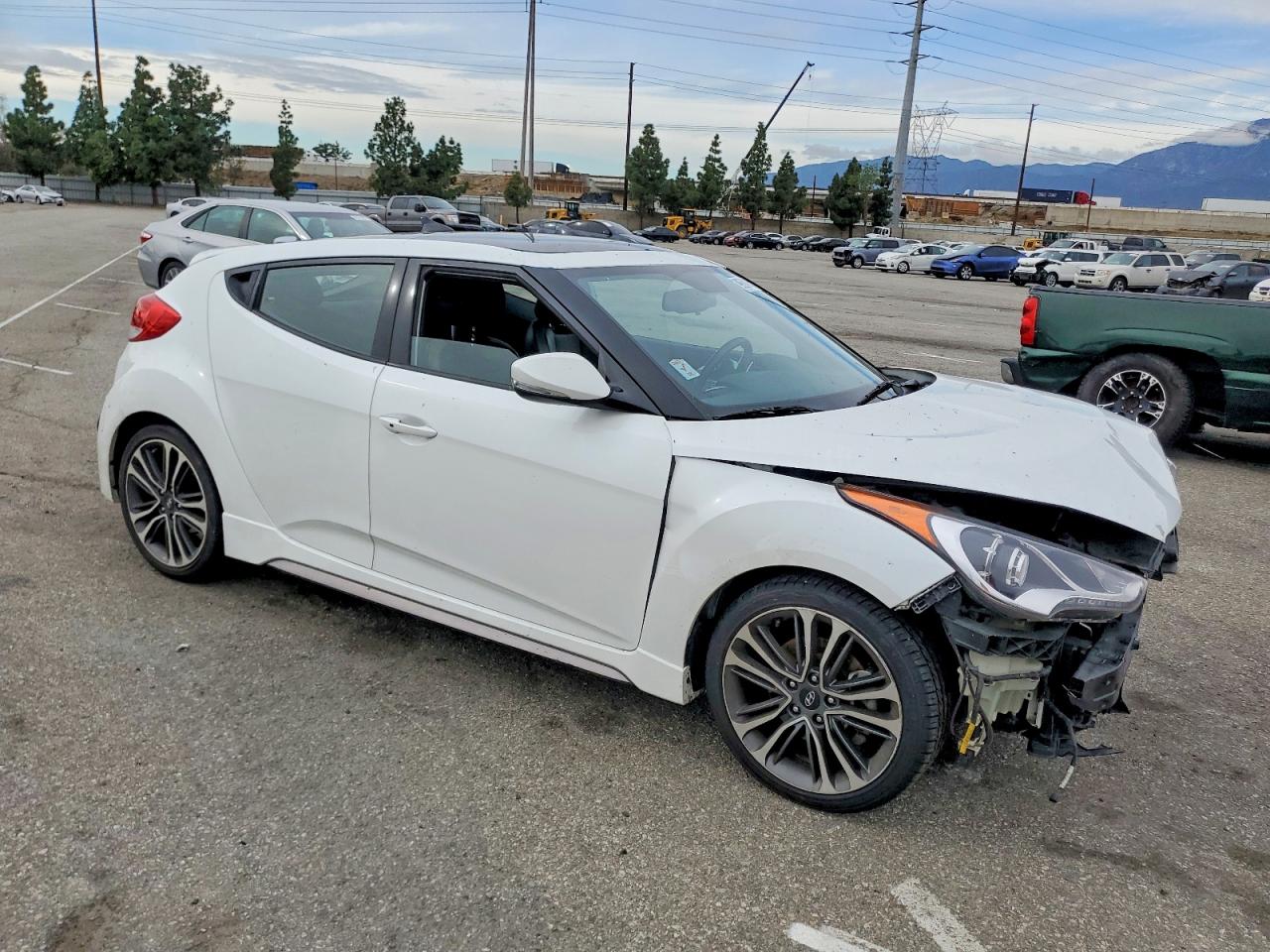 2016 HYUNDAI VELOSTER TURBO photo 4