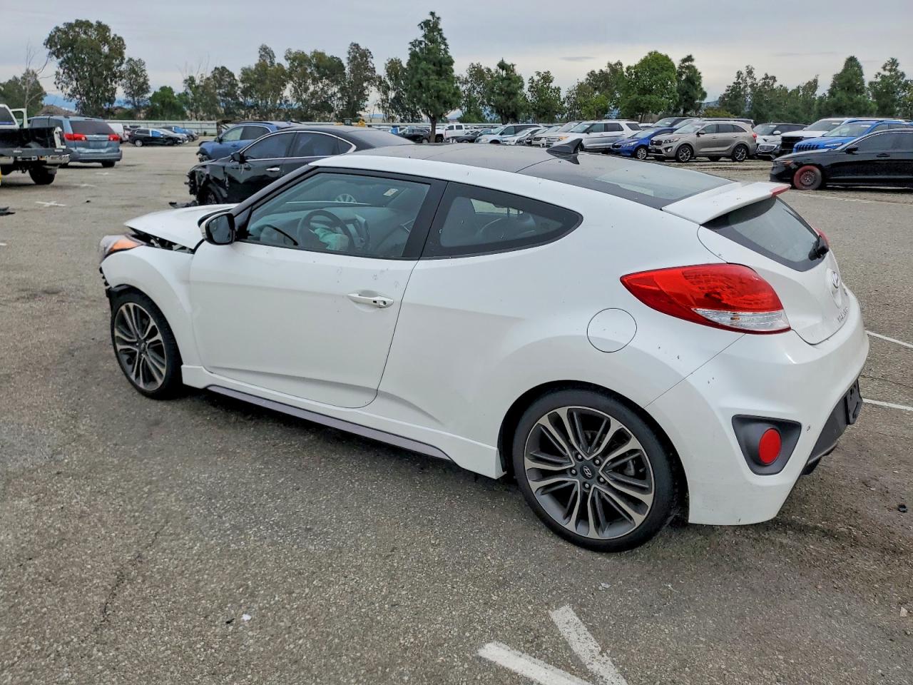 2016 HYUNDAI VELOSTER TURBO photo 2