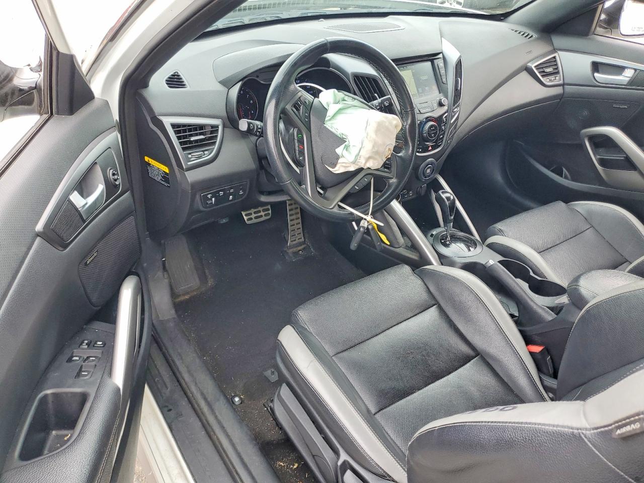 2016 HYUNDAI VELOSTER TURBO photo 8
