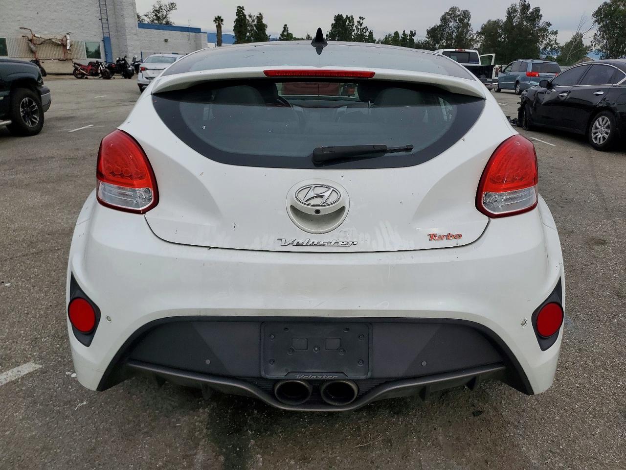 2016 HYUNDAI VELOSTER TURBO photo 6