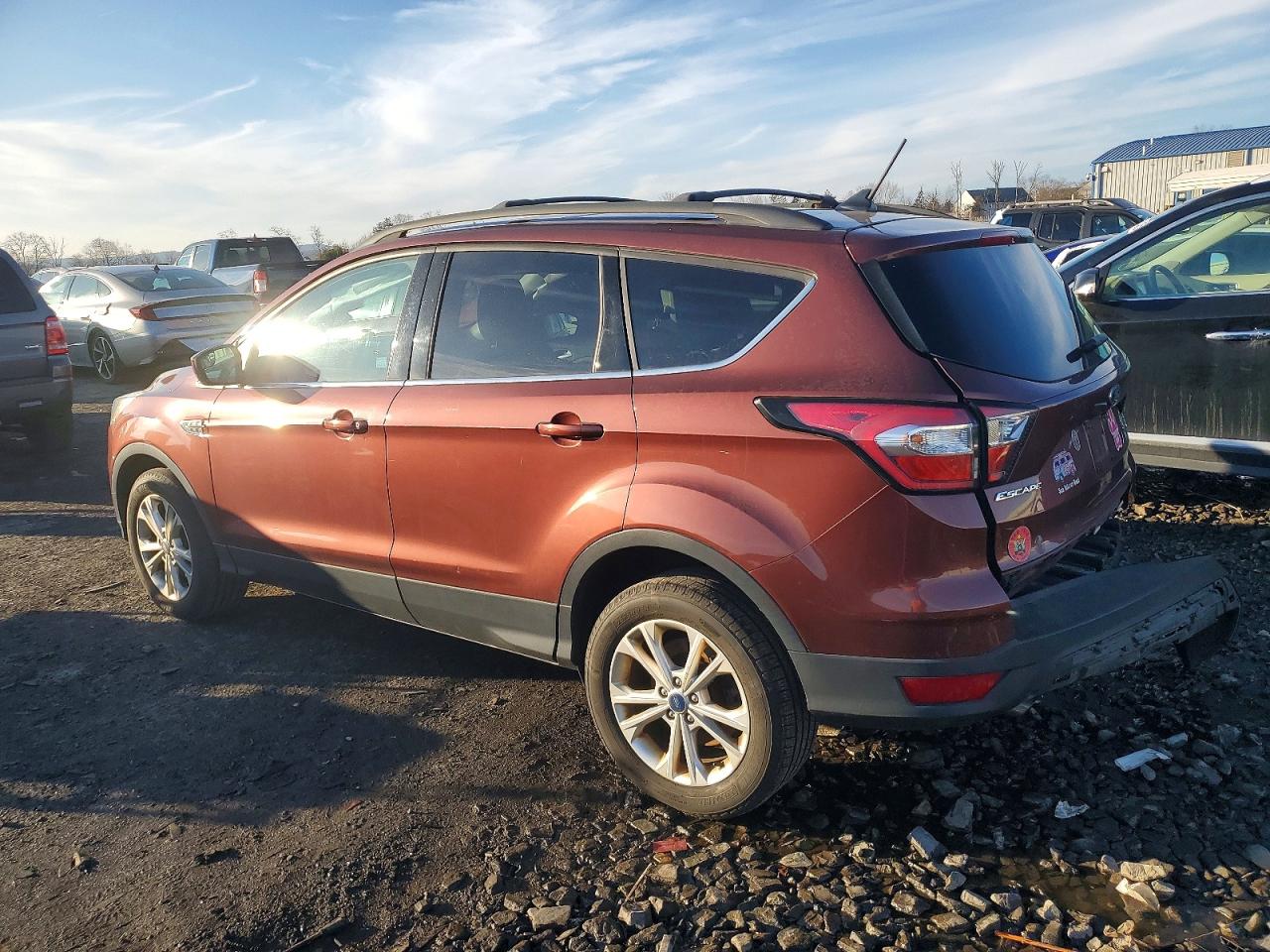 2018 FORD ESCAPE SE photo 2