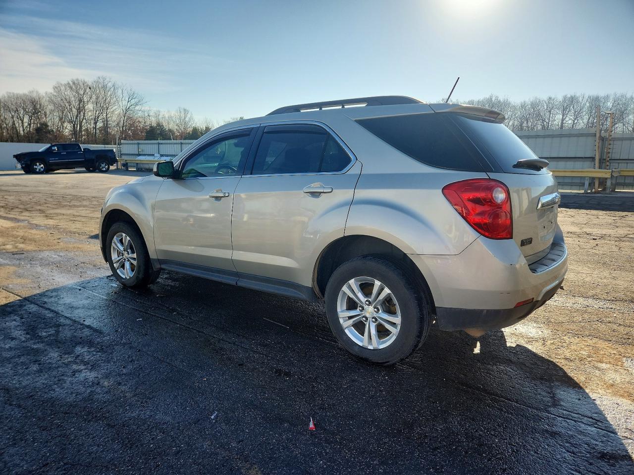 2015 CHEVROLET EQUINOX LT photo 2