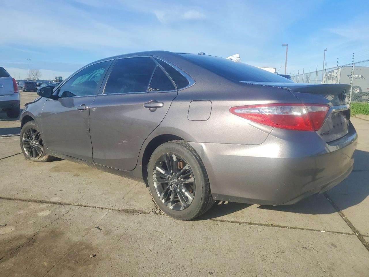 2017 TOYOTA CAMRY LE photo 2