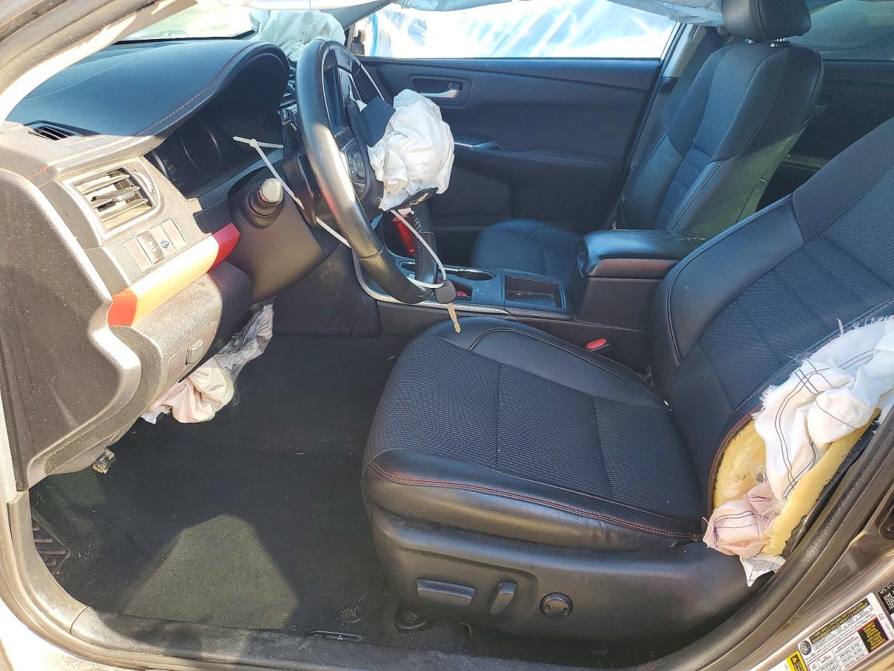 2017 TOYOTA CAMRY LE photo 7