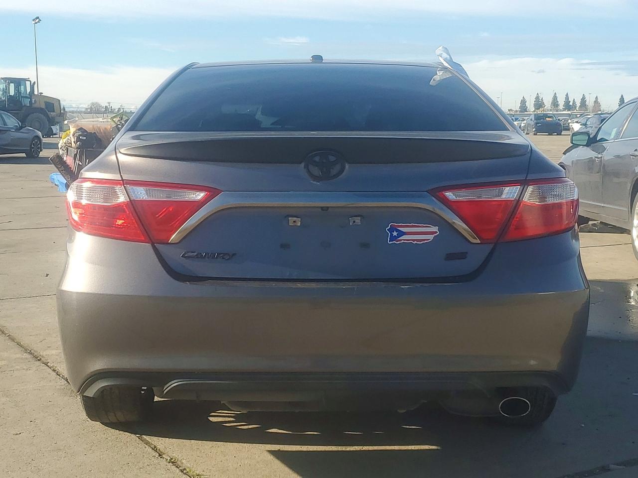 2017 TOYOTA CAMRY LE photo 6