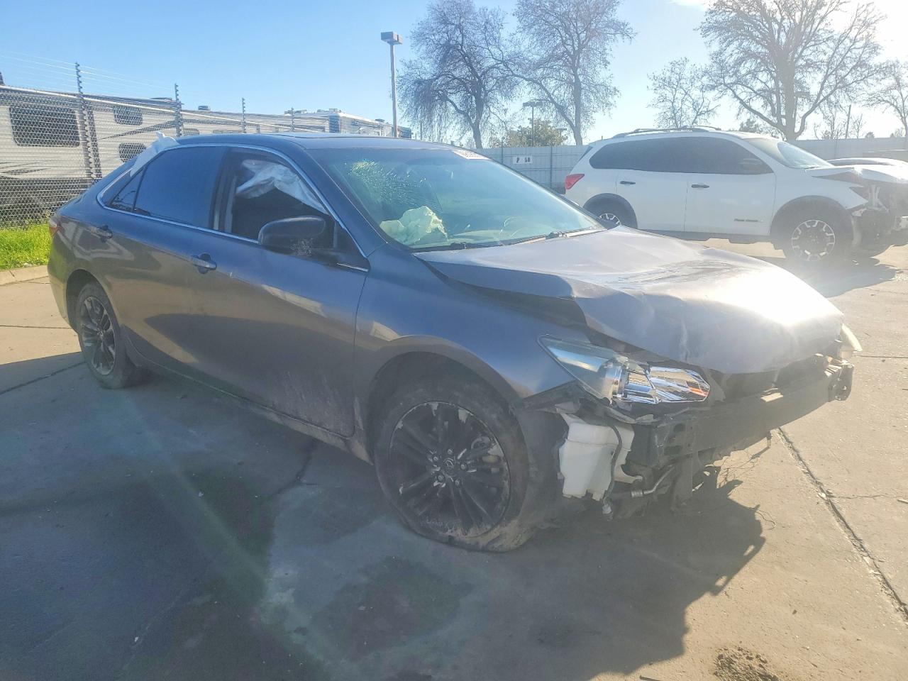 2017 TOYOTA CAMRY LE photo 4