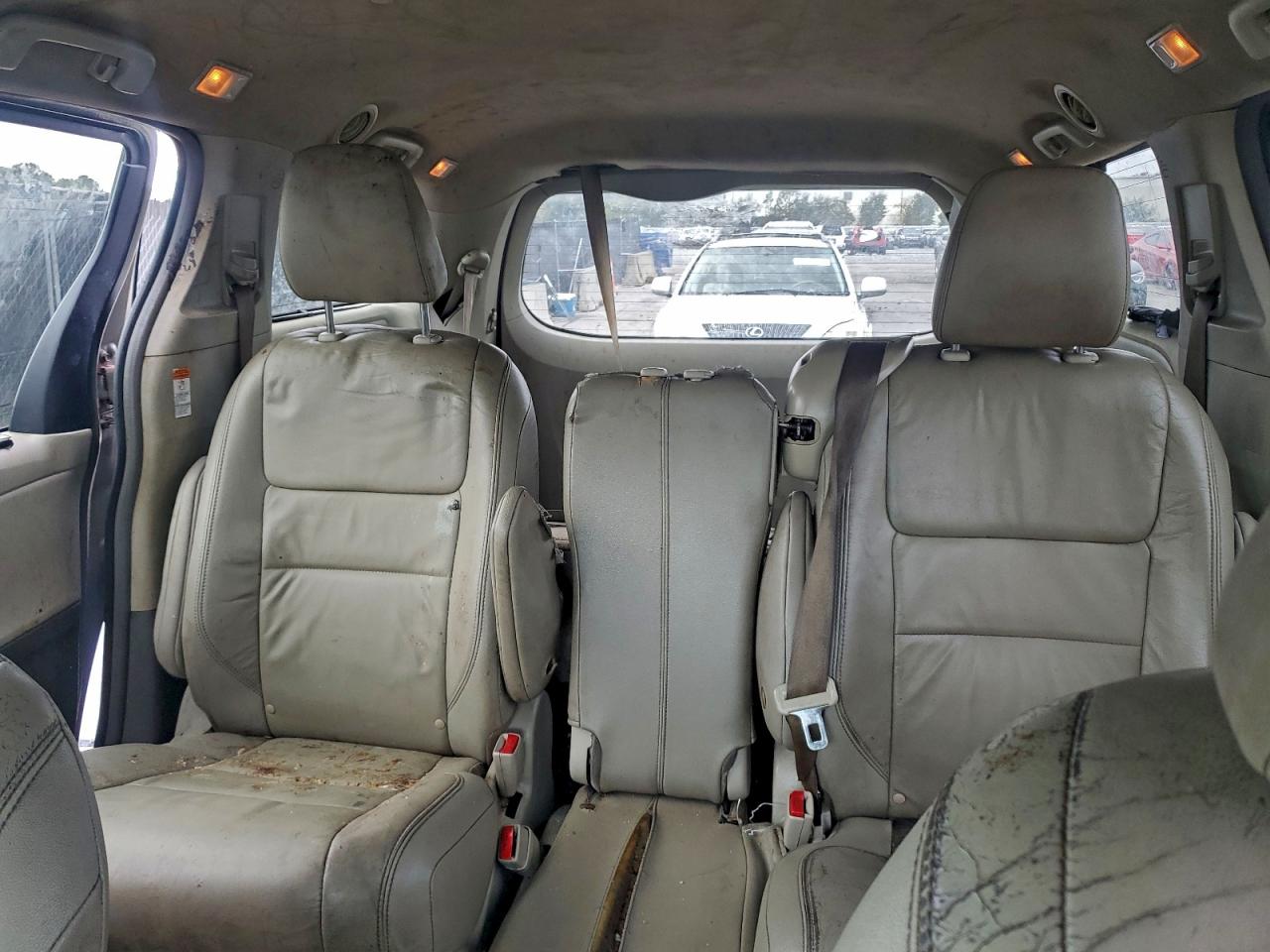 2015 TOYOTA SIENNA XLE photo 10
